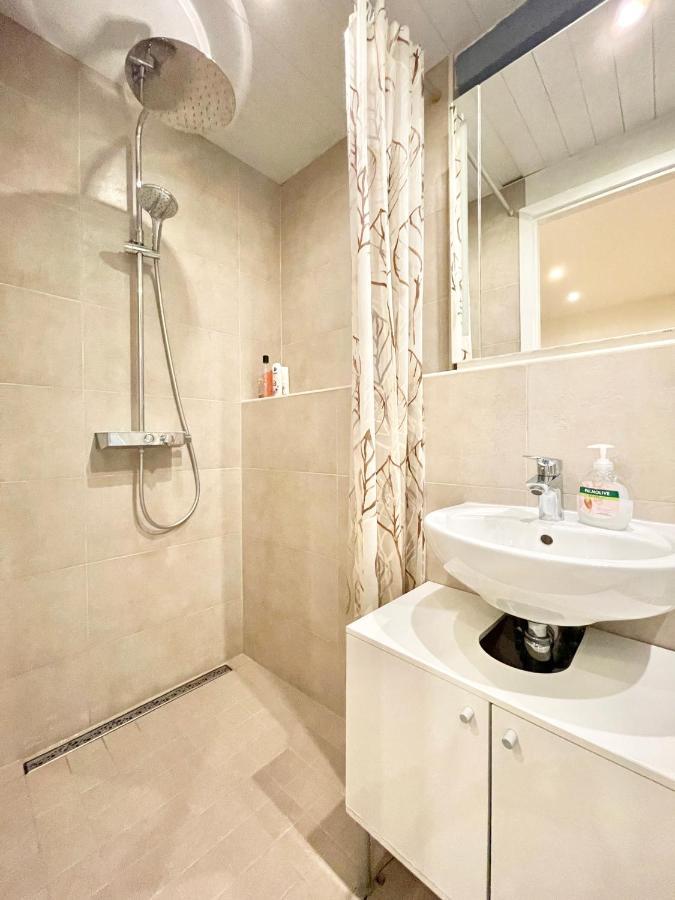 Cosy Studio In Historical Building. City Center Appartement Tallinn Buitenkant foto
